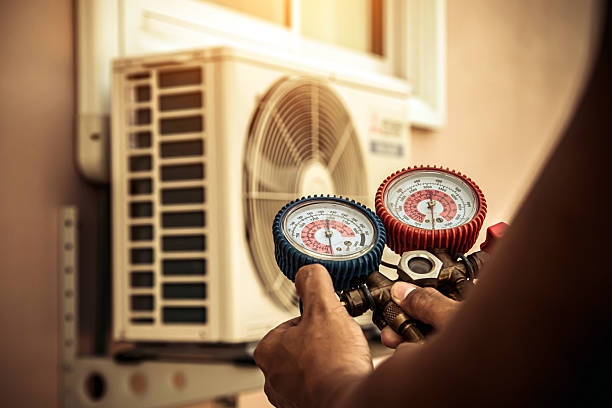 Professional Hvac technician working in Boggstown, IN